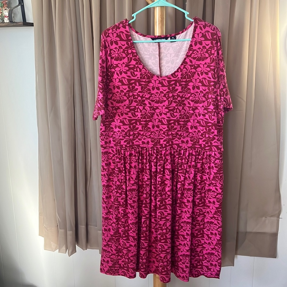 Lands End Pink Floral Dress size 1X (16w-18w) $30 worn twice. Figure flattering.